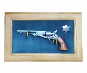 Револьвер Colt Army (США, 1860 г., Гражд. война) на бархатном панно, 43x23 зеленый бархат, дуб