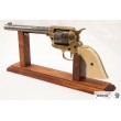 Револьвер Colt кавалерийский 7½” (США, 1873 г.) на бархатном панно, 43x23 зеленый бархат, дуб - фото № 2